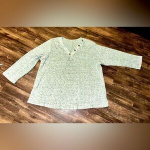 Light green pullover top. 3x